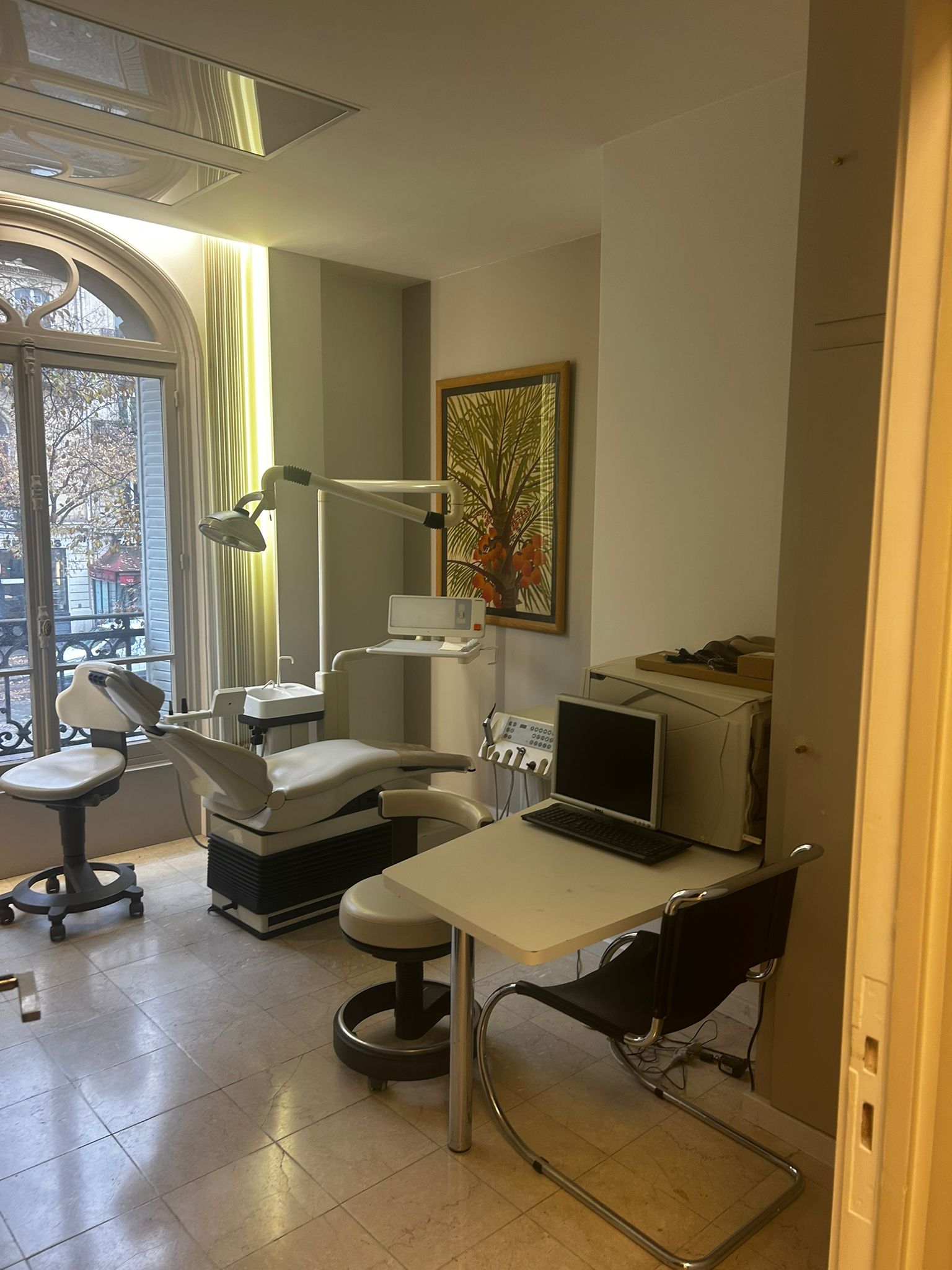 Ancien cabinet dentaire à rénover – 150 m² – Avenue Wagram / Place de l’Étoile